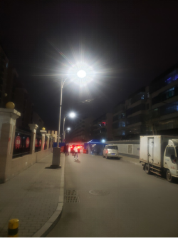一盞LED路燈，照亮漆黑的夜